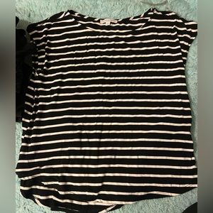 Green envelope black and white striped shirt L